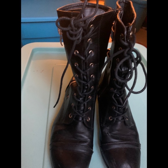 Boot - Picture 2 of 9